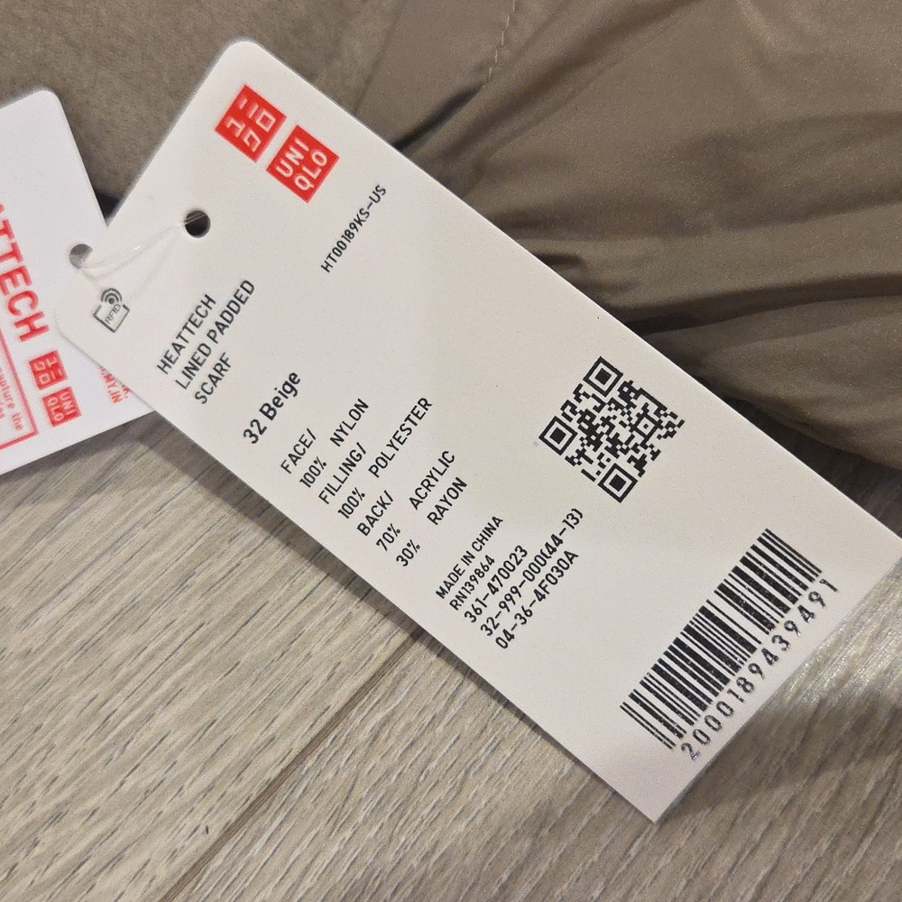 NWT Uniqlo Heat Tech Scarf - Picture 2 of 2